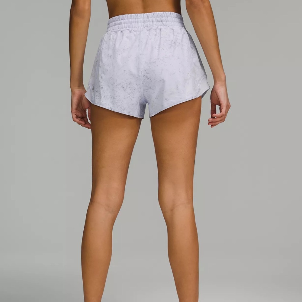 🍋 Lululemon 🍋 Hotty Hot HR Shorts 2.5” inseam Gravel Dust Pastel Blue - Picture 4 of 11